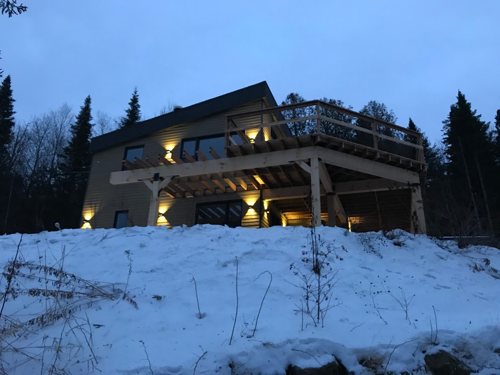 Chalet du Ruisseau | 832 Chemin des Iris, Lac-Etchemin, QC G0R 1S0, Canada | Phone: (581) 307-8177