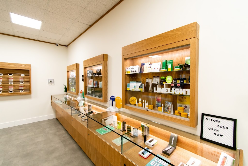 Collective Growers | 534 Montréal Rd, Ottawa, ON K1K 0T9, Canada | Phone: (613) 741-0206