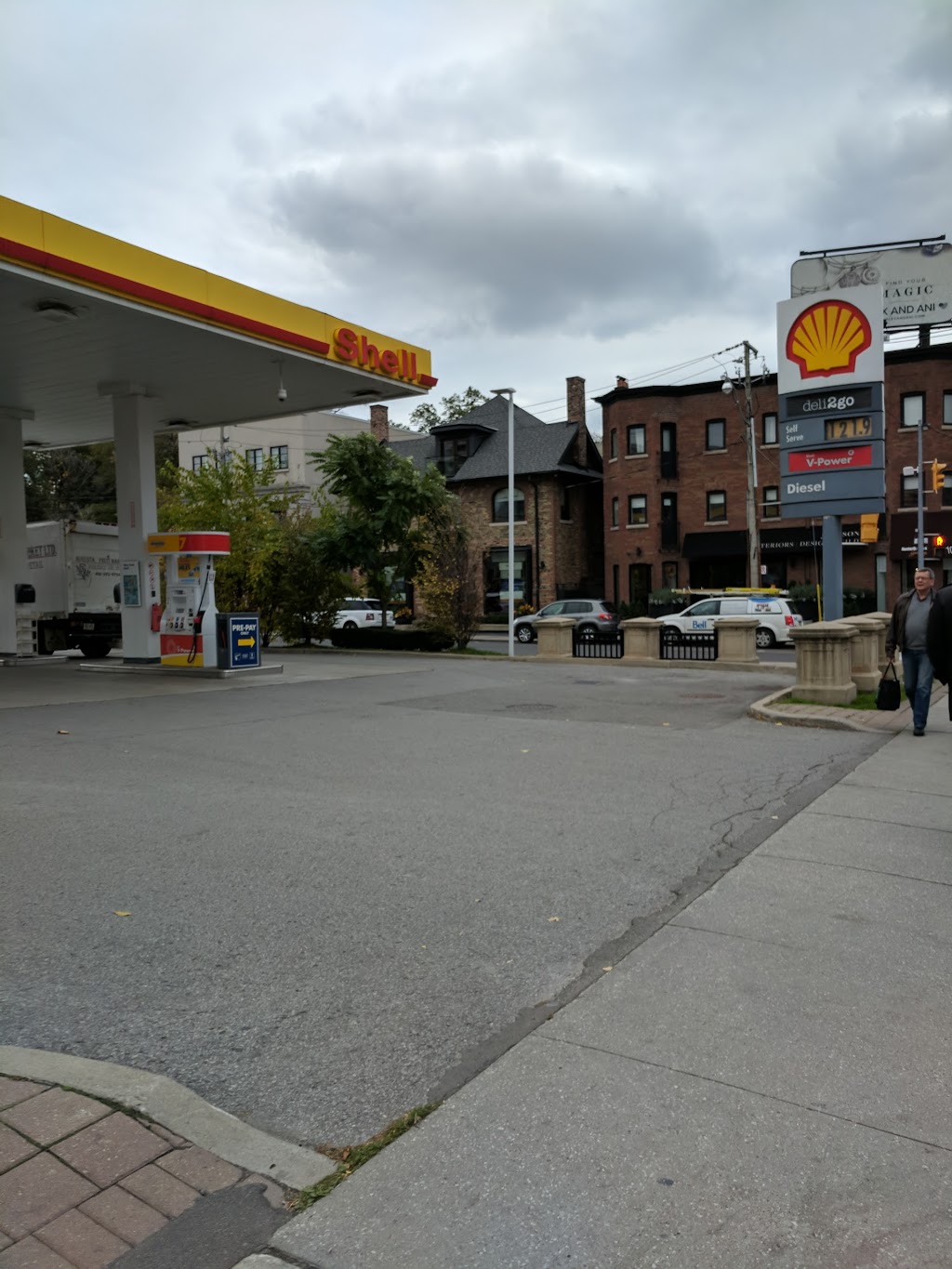 Shell | 1077 Yonge St, Toronto, ON M4W 2L5, Canada | Phone: (416) 962-8335