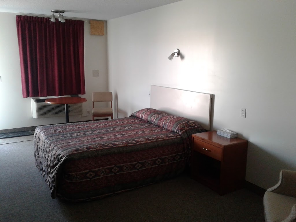 The Kings Motel | 701 Main Ave W, Sundre, AB T0M, Canada | Phone: (403) 638-2750