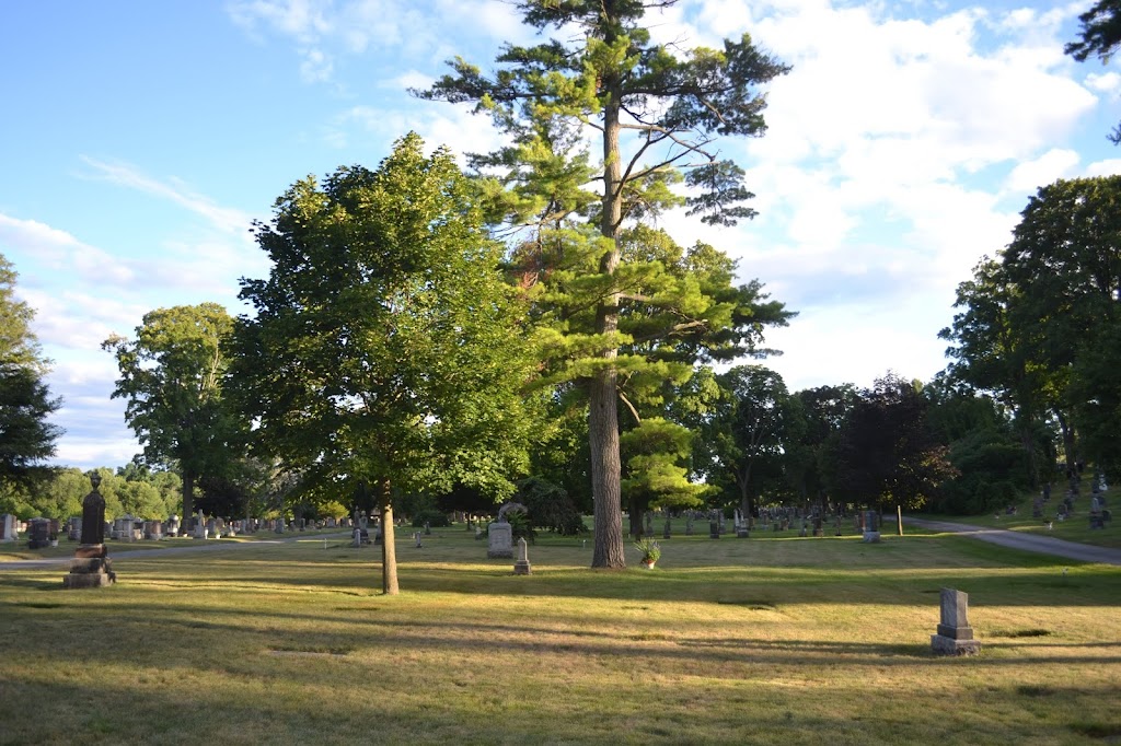 Little Lake Cemetery | 915 Haggart St, Peterborough, ON K9J 2Y1, Canada | Phone: (705) 745-6984