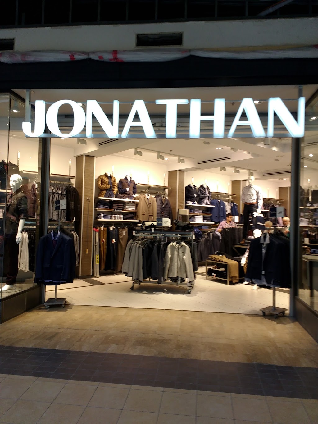 Jonathan - Galeries de la Capitale | 5401 Boulevard des Galeries, Québec, QC G2K 1N4, Canada | Phone: (418) 624-8001