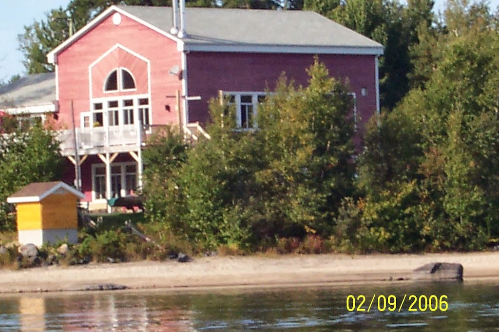 Auberge Ile du Repos | 105 Chem. de lÎle du Repos, Péribonka, QC G0W 2G0, Canada | Phone: (418) 347-5649