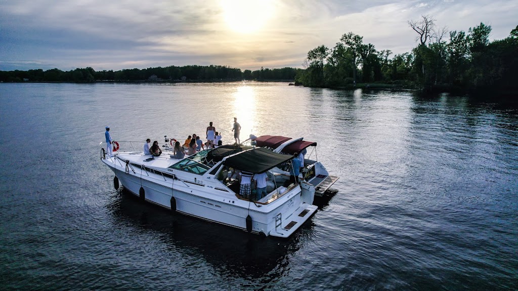 Ottawa Yacht Tours | Jacques Cartier Park Wharf, 160 Rue Laurier, Gatineau, QC J8X 3W1, Canada | Phone: (343) 550-0175