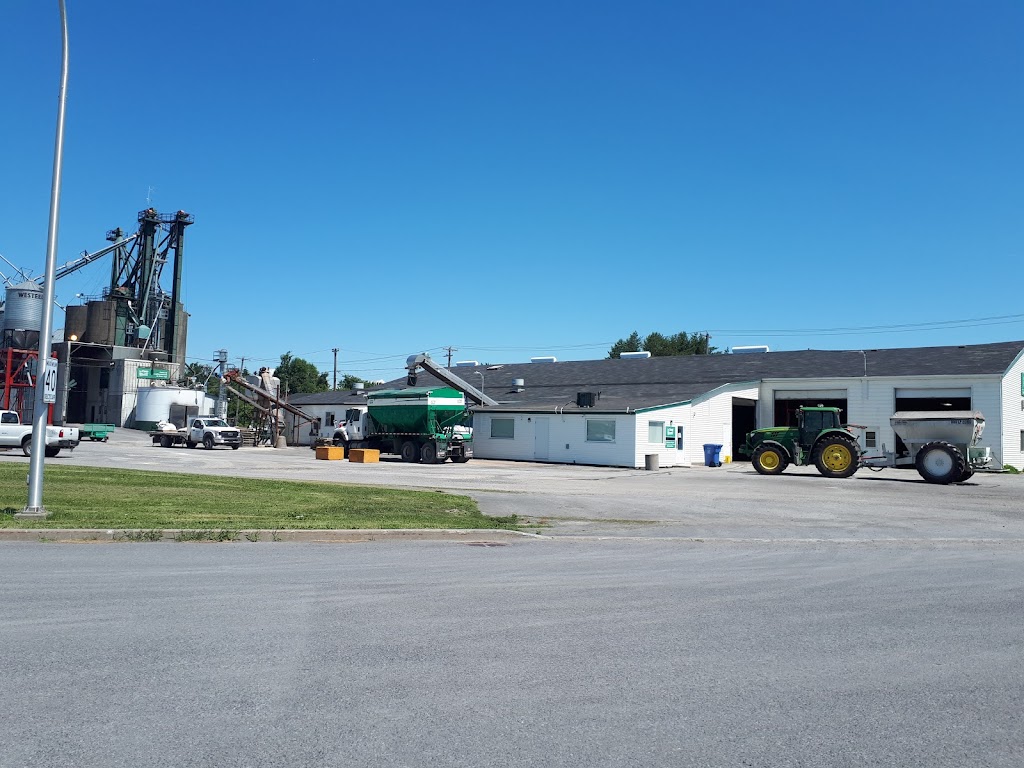 Centre engrais Uniag Coopérative | 100 Bd Industriel, Napierville, QC J0J 1L0, Canada | Phone: (450) 245-3937