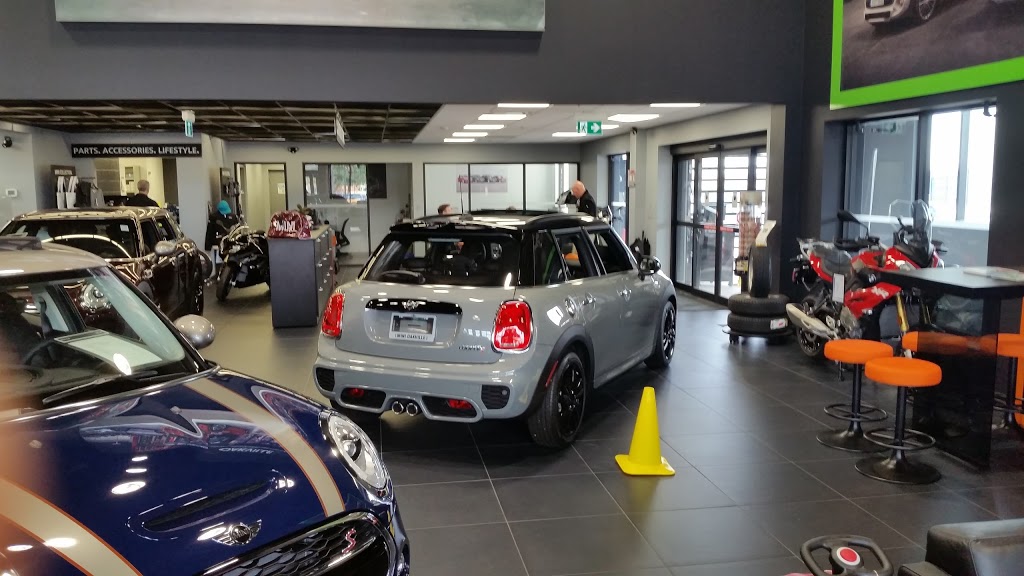 MINI Oakville | 2486 S Service Rd W, Oakville, ON L6L 5M5, Canada | Phone: (905) 469-6220