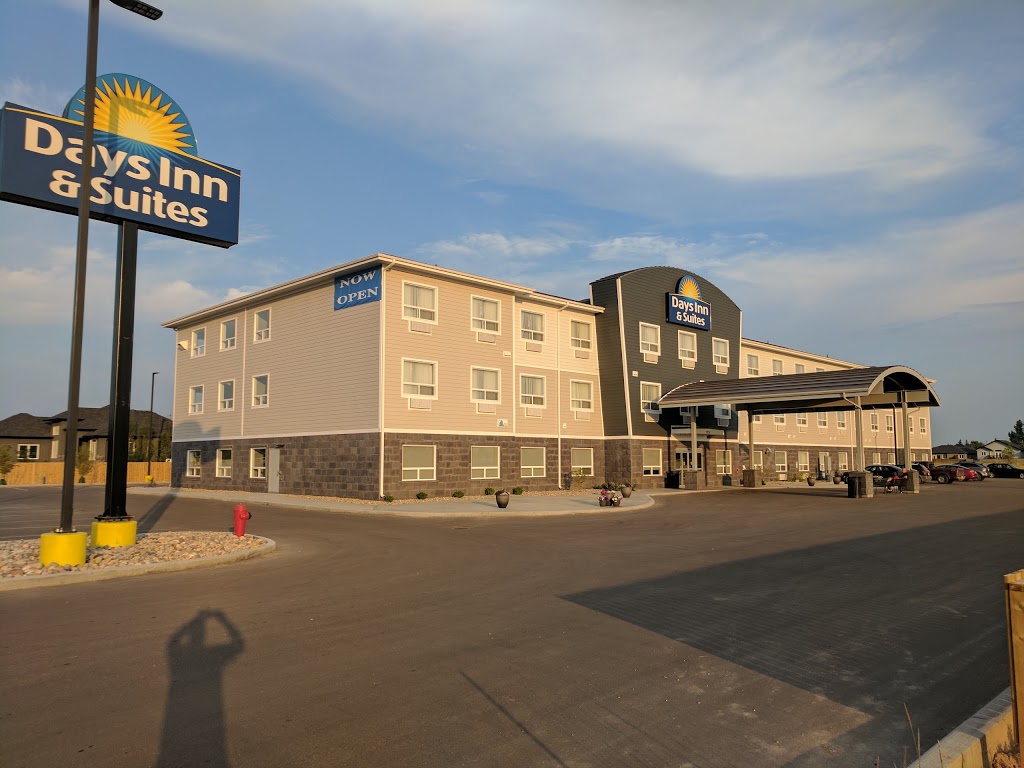 Days Inn & Suites by Wyndham Warman Legends Centre | 175 Clubhouse Blvd, Warman, SK S4K 4S0, Canada | Phone: (306) 477-3297