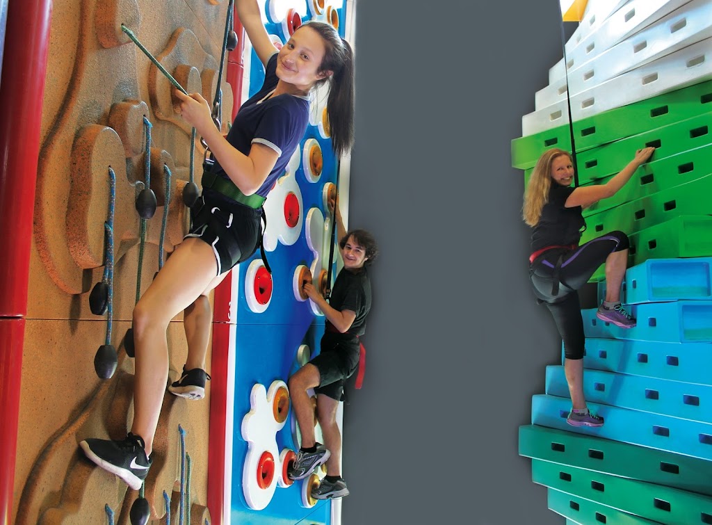 Escalade Clip n Climb Laval | 2929 Boulevard Saint-Martin O, Laval, QC H7T 2Y8, Canada | Phone: (450) 934-9493