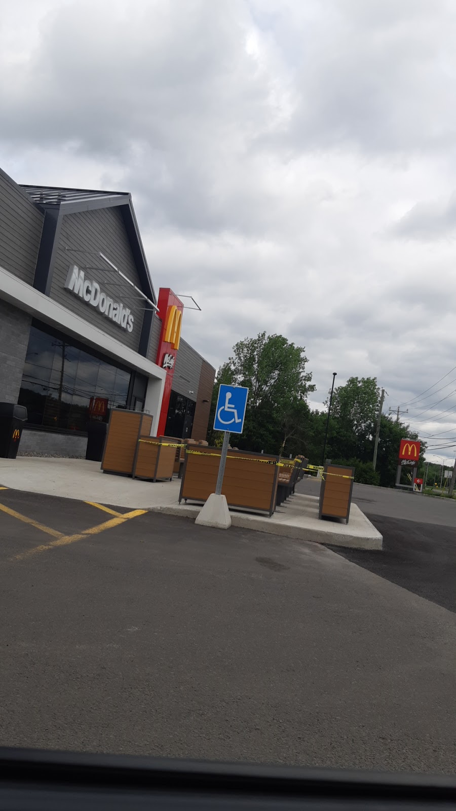 McDonalds | 2638 Boulevard du Curé-Labelle, Prévost, QC J0R 1T0, Canada | Phone: (450) 224-4788