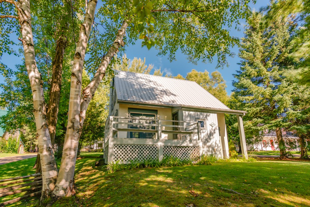 La Pionnière - 1847 | 1847 Avenue Royale, Saint-Ferréol-les-Neiges, QC G0A 3R0, Canada | Phone: (418) 826-3331