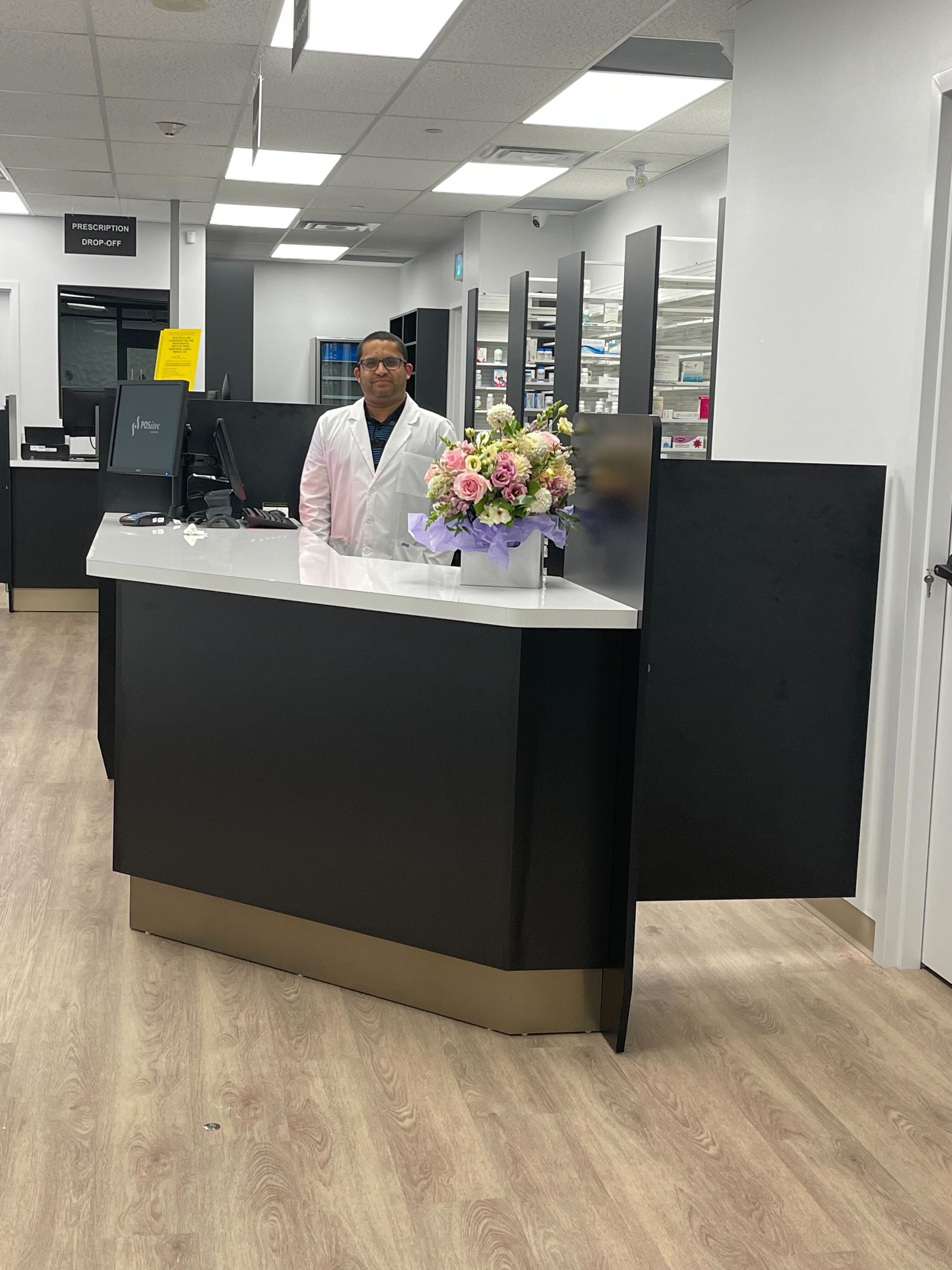 Everest Whole Health Pharmacy | 2 St Thomas St Suite 100, Toronto, ON M5S 2Z1, Canada | Phone: (416) 649-0464