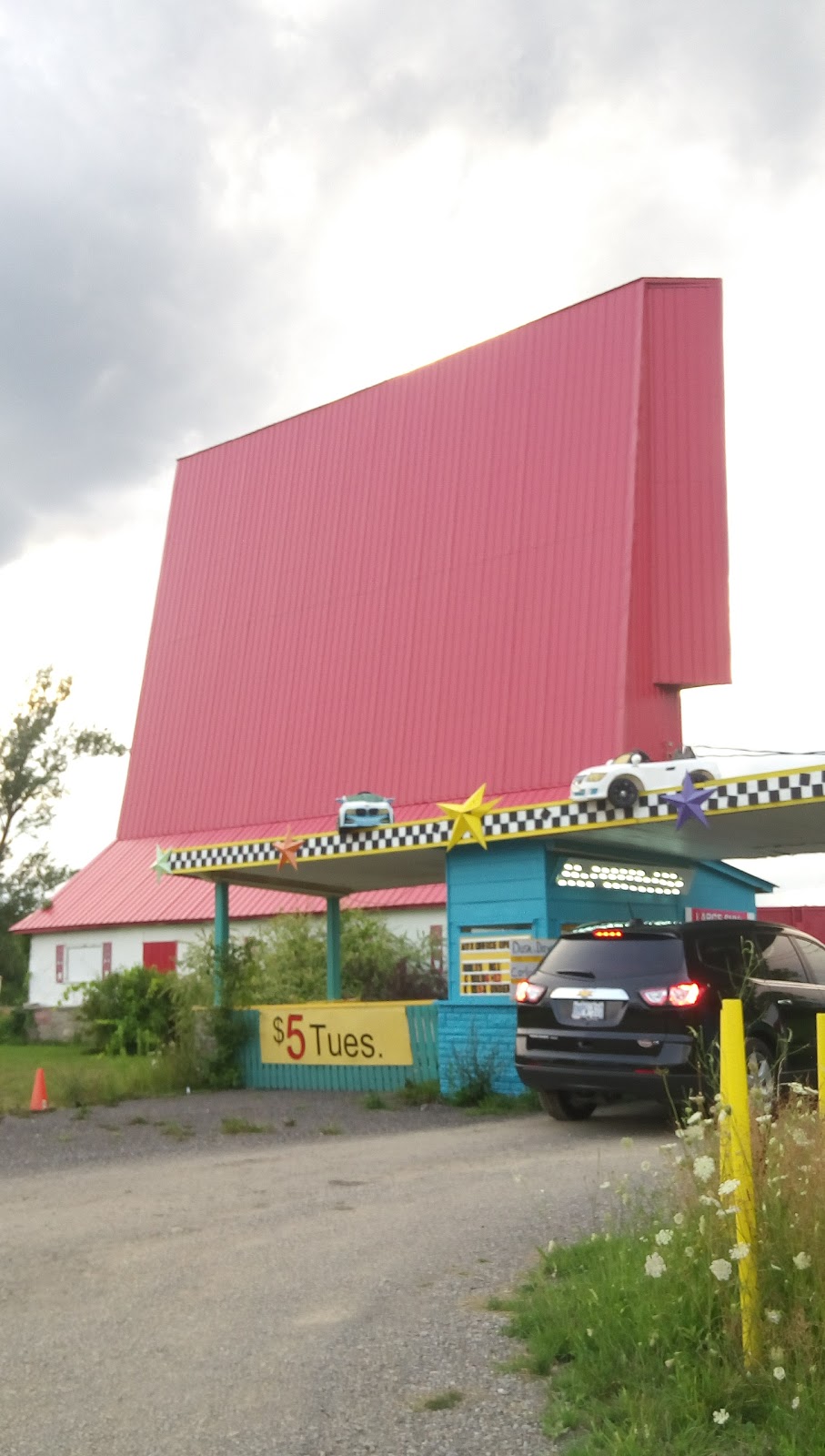 Lindsay Twin Drive-In Theatre | 229 Pigeon Lake Rd, Lindsay, ON K9V 4R6, Canada | Phone: (705) 340-6666