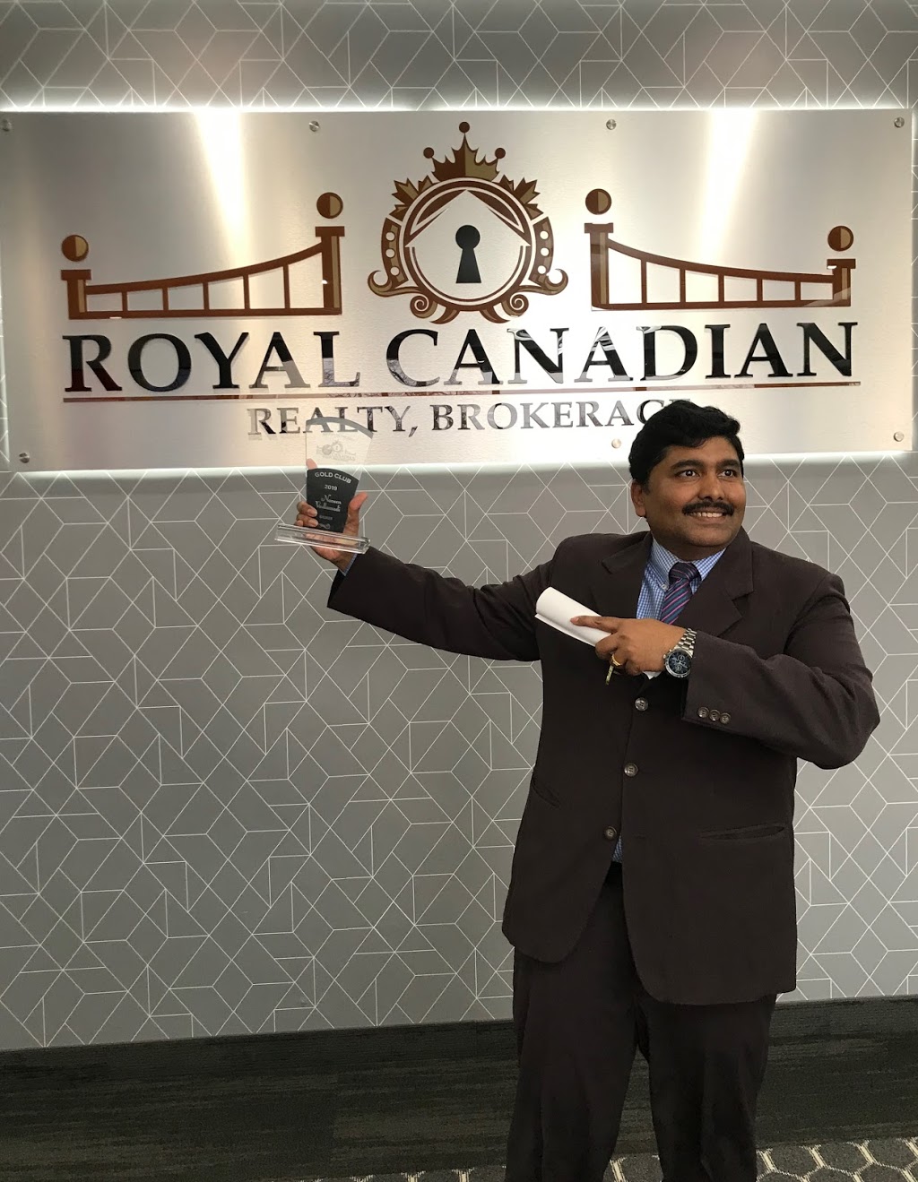 Naveen Vadlamudi - Realestate Broker | 3 Centre St Unit #3, Markham, ON L3P 3P9, Canada | Phone: (416) 837-9696