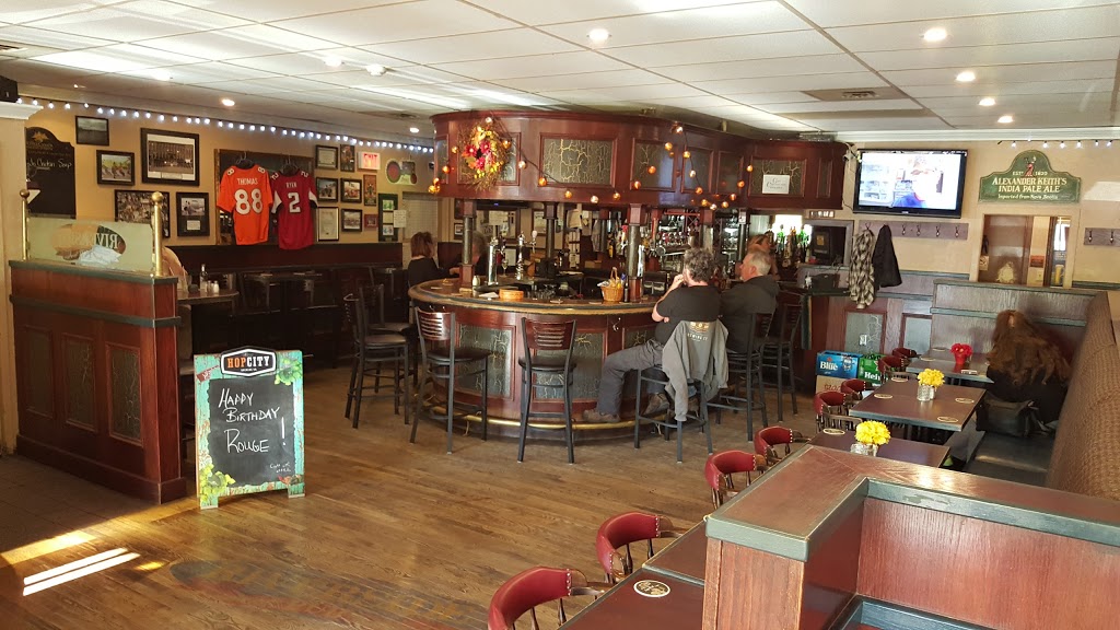 Riverside Pub | 3673 Riverside Dr, Ottawa, ON K1V 1G8, Canada | Phone: (613) 733-8459