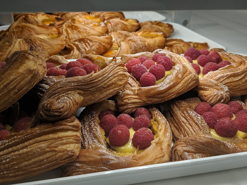 Amadeus Patisserie | 17600 Yonge St, Newmarket, ON L3Y 4Z1, Canada | Phone: (905) 882-9957