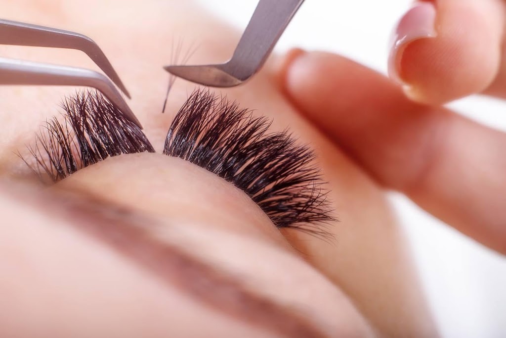 Bella lash design | 126 Green St, Sarnia, ON N7T 2K5, Canada | Phone: (289) 928-2228