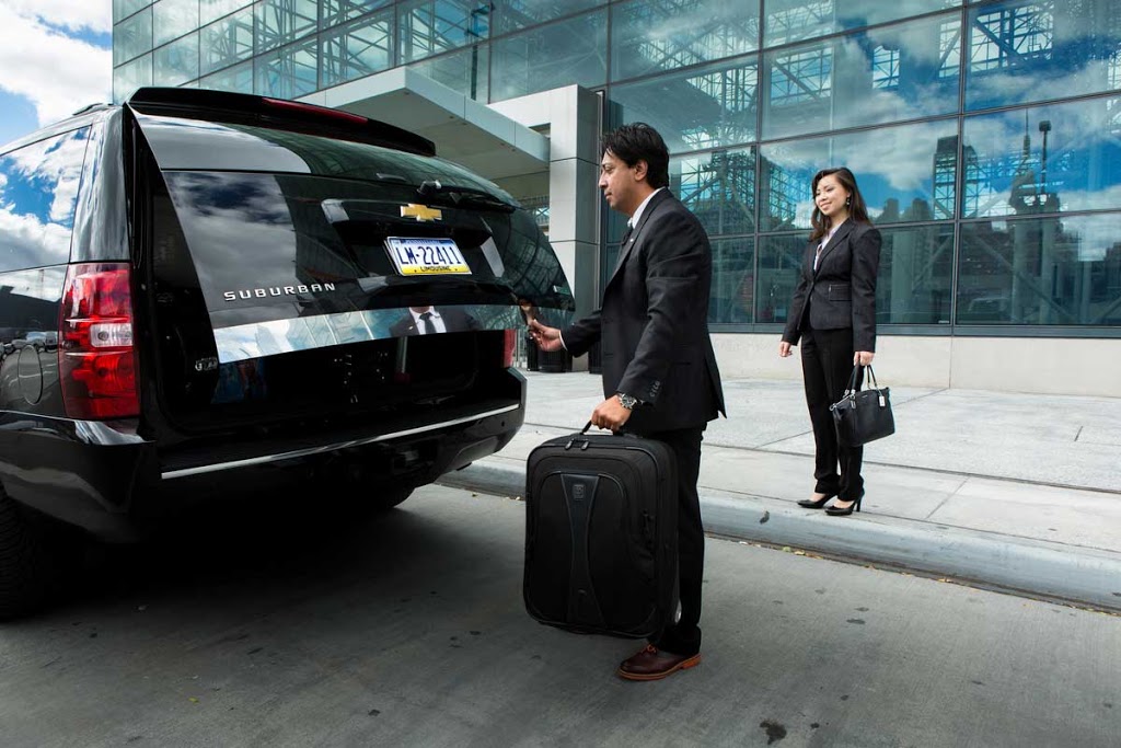 Bolton Airport Limousine Service | 21 Nutwood Way, Brampton, ON L6R 0X7, Canada | Phone: (416) 768-2844