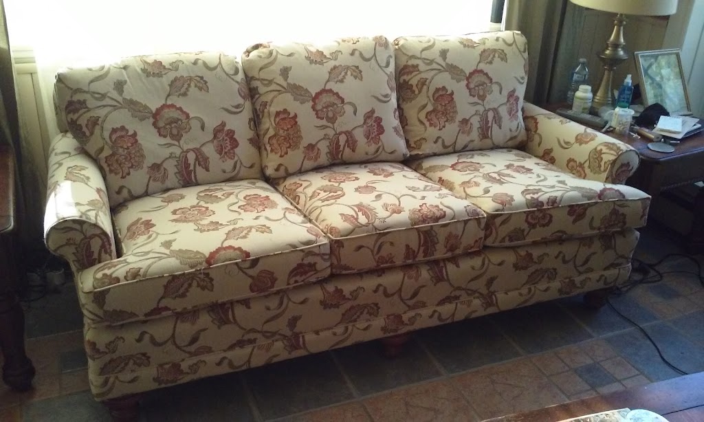 Miscoutou Upholstery Shop | 275 7e Av, Deux-Montagnes, QC J7R 3H7, Canada | Phone: (450) 974-0044