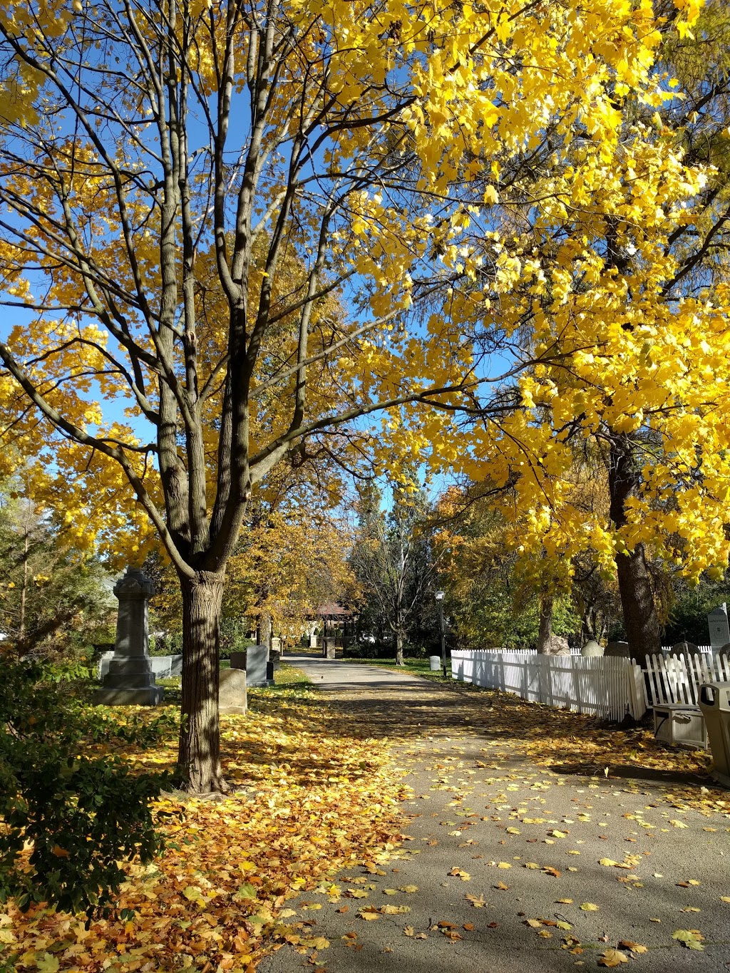 Saint Johns York Mills Anglican Church Cemetery | 19 Don Ridge Dr, Toronto, ON M2P, Canada | Phone: (416) 225-6611