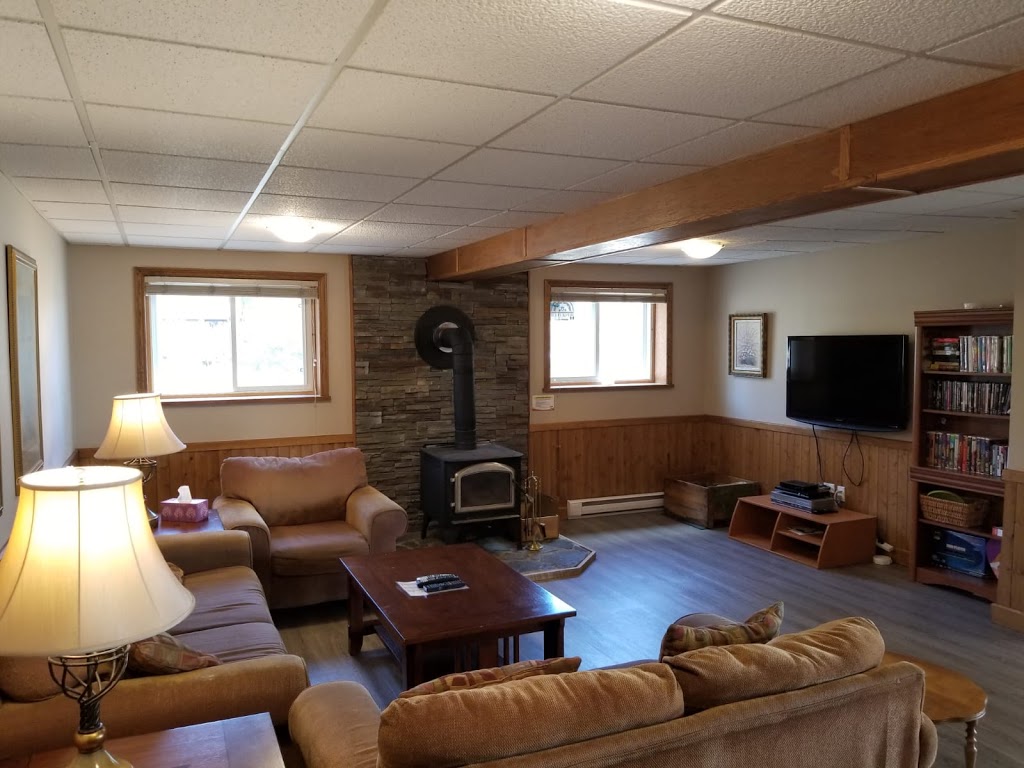 Cardinal Pines Cottage | 17560 ON-35, Algonquin Highlands, ON K0M 1J2, Canada | Phone: (647) 500-0100