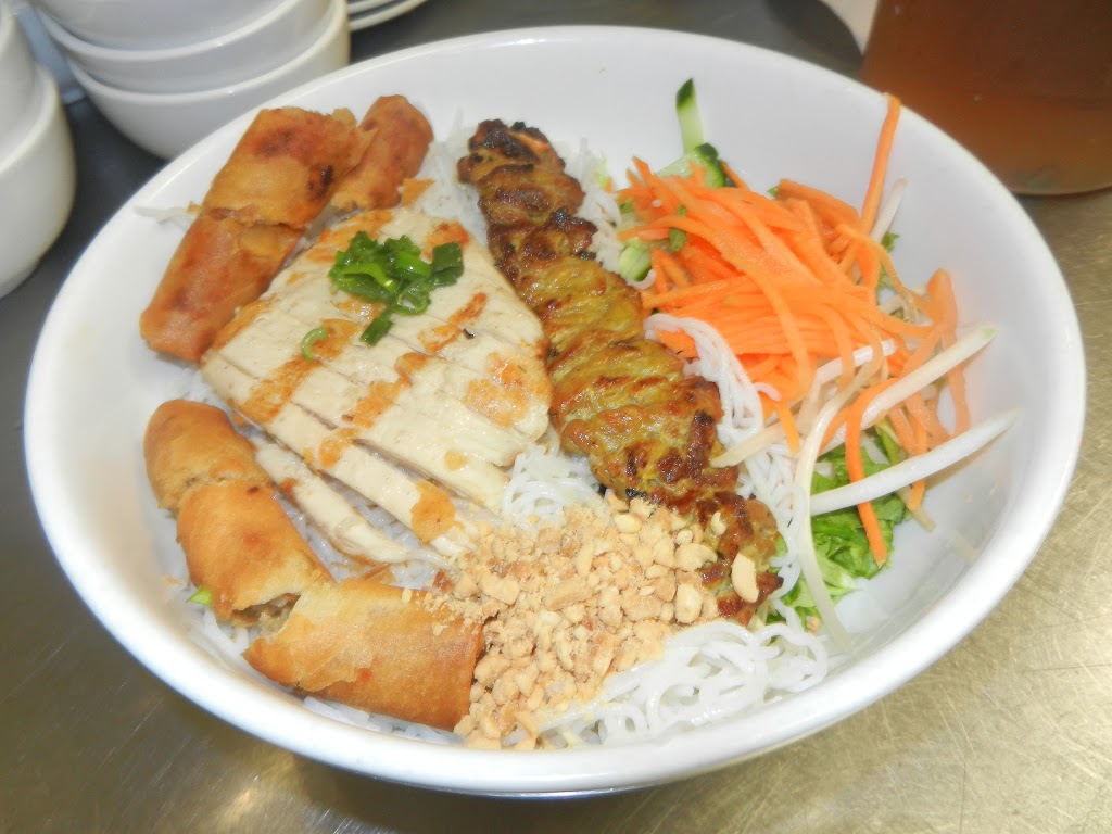 Barrhaven Vietnamese Restaurant | 3777 Strandherd Dr, Nepean, ON K2J 4B1, Canada | Phone: (613) 825-4567