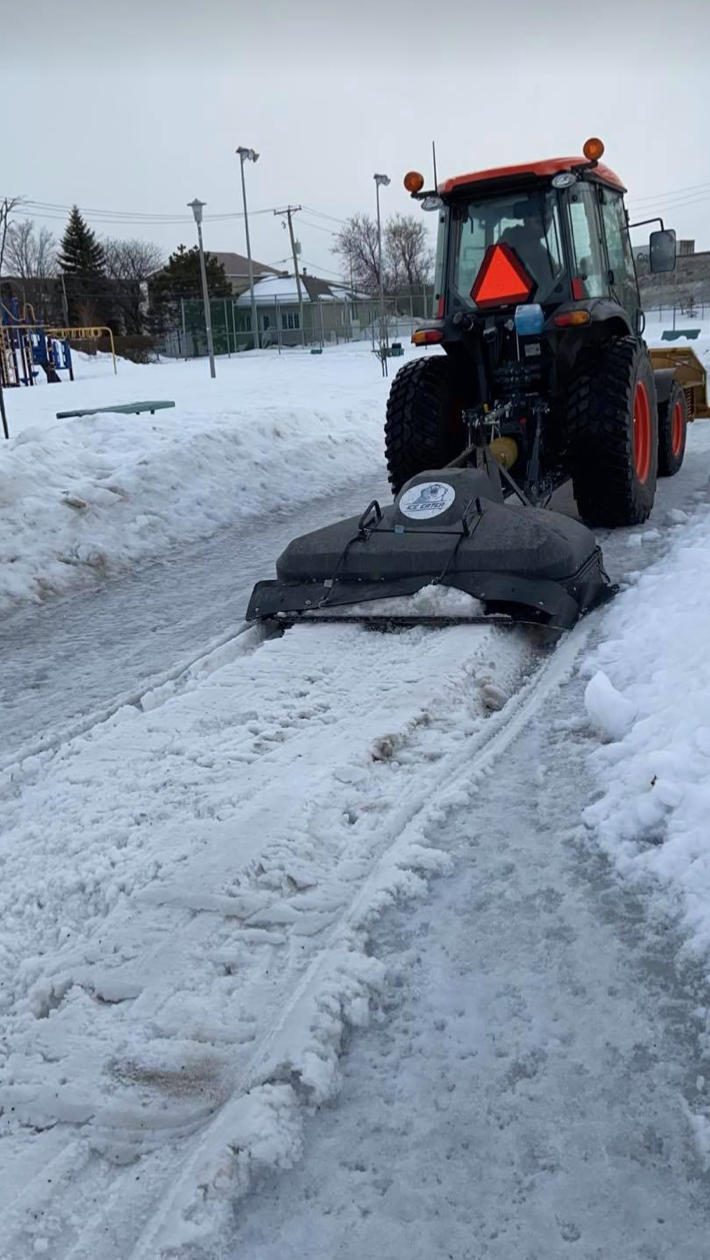 Déneigement Léonard | 1099 Rue Pierre-Dansereau, Boisbriand, QC J7G 3G2, Canada | Phone: (438) 393-4733