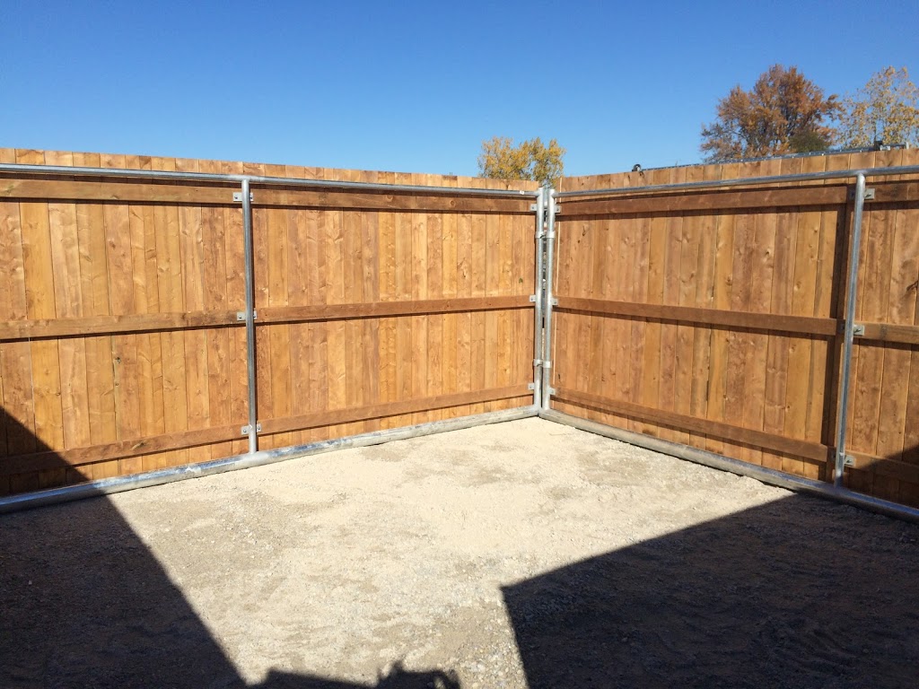 Lambton Fencing Ltd | 305 Centre St #4, Petrolia, ON N0N 1R0, Canada | Phone: (519) 882-0913