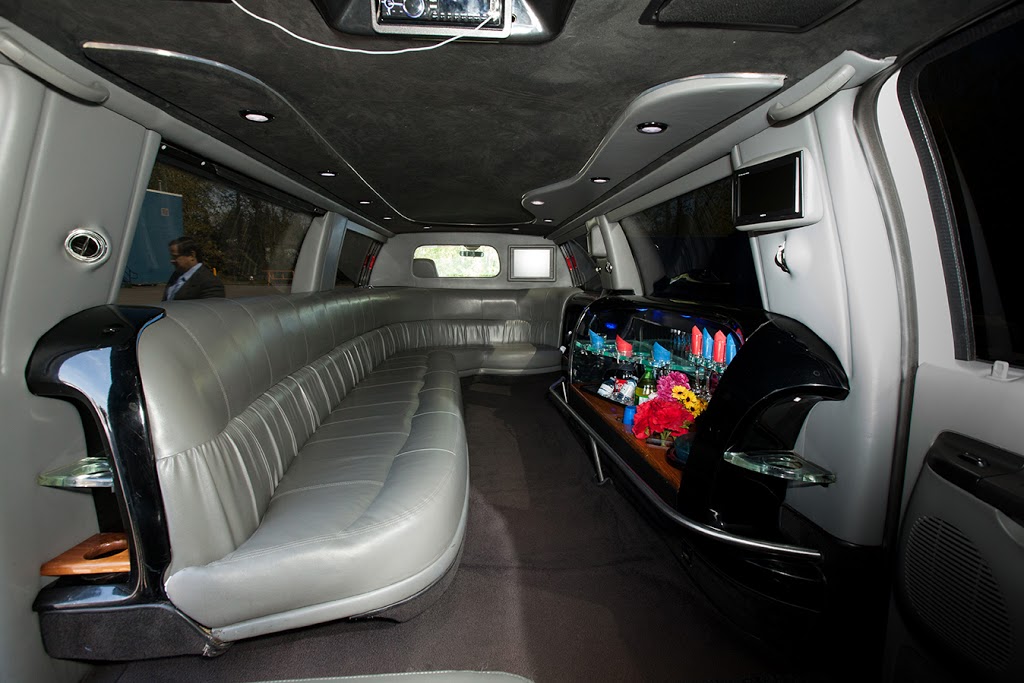 Glamorous Arriving Limousine Service | 22105 River Rd, Maple Ridge, BC V2X 2C4, Canada | Phone: (778) 823-5151