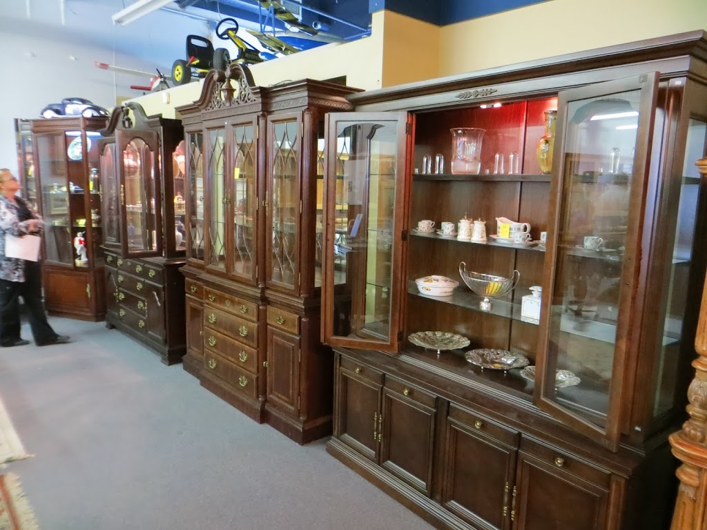 Hudson Antique Auctions | 3187-C, Rte Harwood, Vaudreuil-Dorion, QC J7V 8P2, Canada | Phone: (514) 996-5442