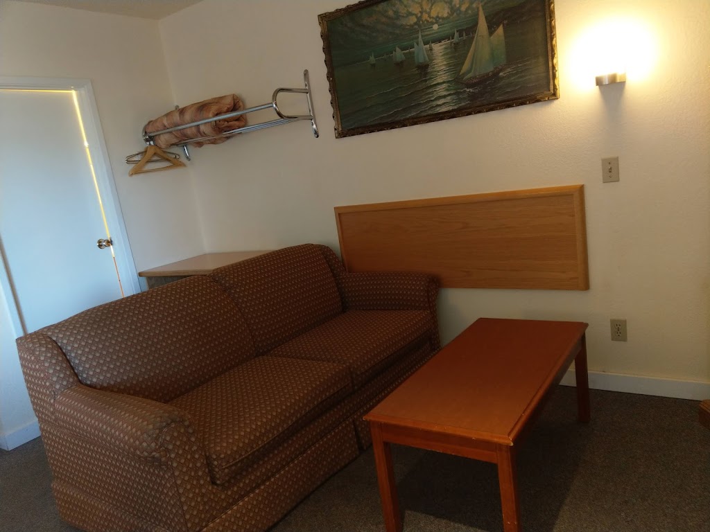 Foothills Motel | 1049 Waterton Ave, Pincher Creek, AB T0K 1W0, Canada | Phone: (403) 627-3341