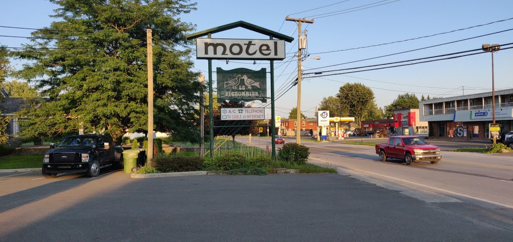 Motel Le Pigeonnier | 701 Rue Principale O, Farnham, QC J2N 1K8, Canada | Phone: (450) 293-7788