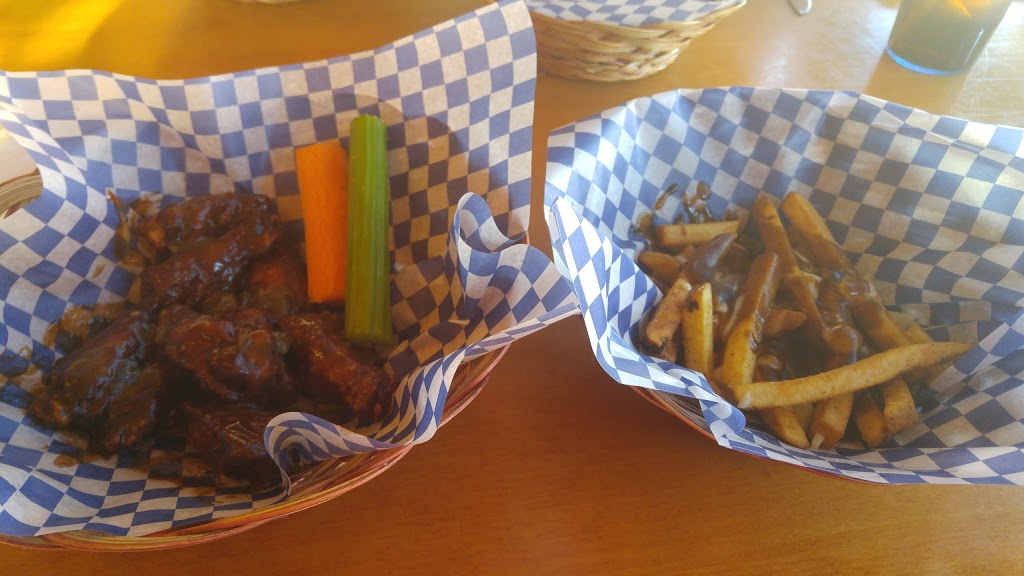 Wild Wing | 343 Glendale Ave, St. Catharines, ON L2T 0A1, Canada | Phone: (905) 680-9453