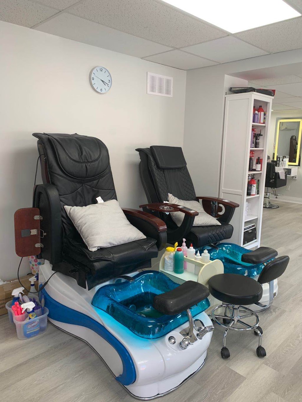 Family Hair & Nail Studio | 427 Rogers Rd, York, ON M6M 1A4, Canada | Phone: (416) 652-6903