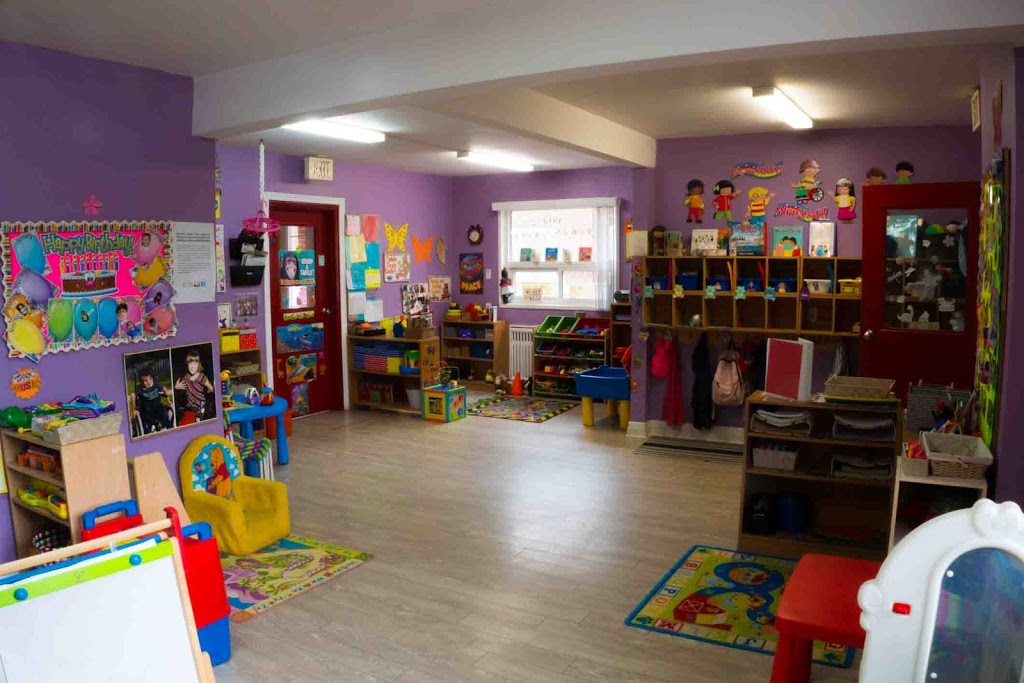 Childrens Palace Montessori, Preschool and Daycare | 820 Southdown Rd, Mississauga, ON L5J 2Y4, Canada | Phone: (905) 823-3317