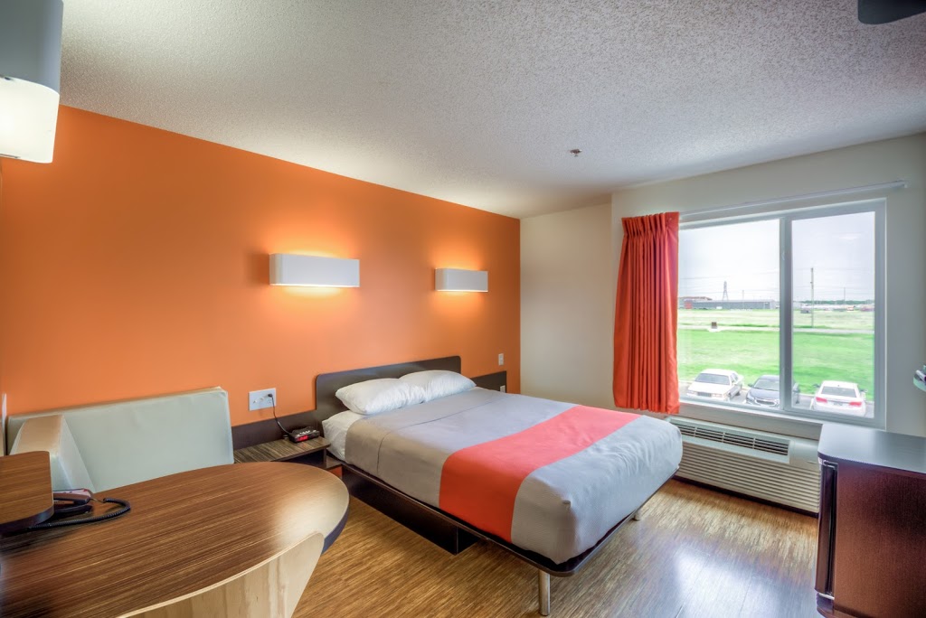 Motel 6 Headingley-Winnipeg West | 4400 Portage Ave, Headingley, MB R4H 1C6, Canada | Phone: (204) 896-9000