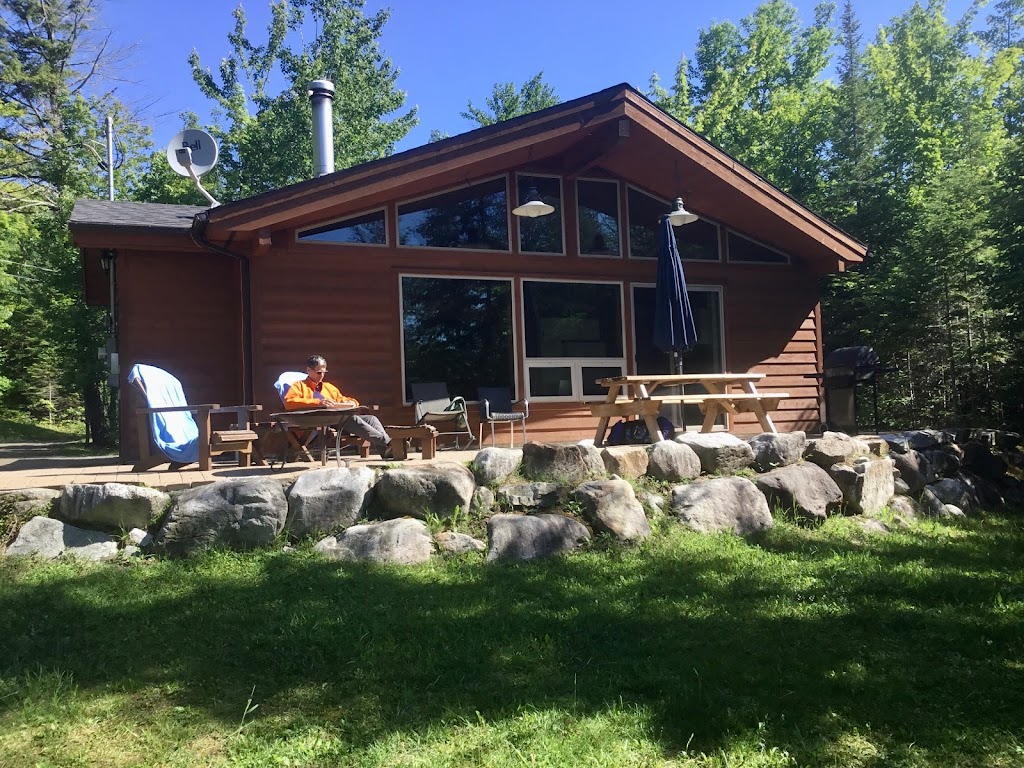 Les Chalets du Lac Grenier | 150 Rue des Mille-Feuilles #100, Chertsey, QC J0K 3K0, Canada | Phone: (514) 982-9797