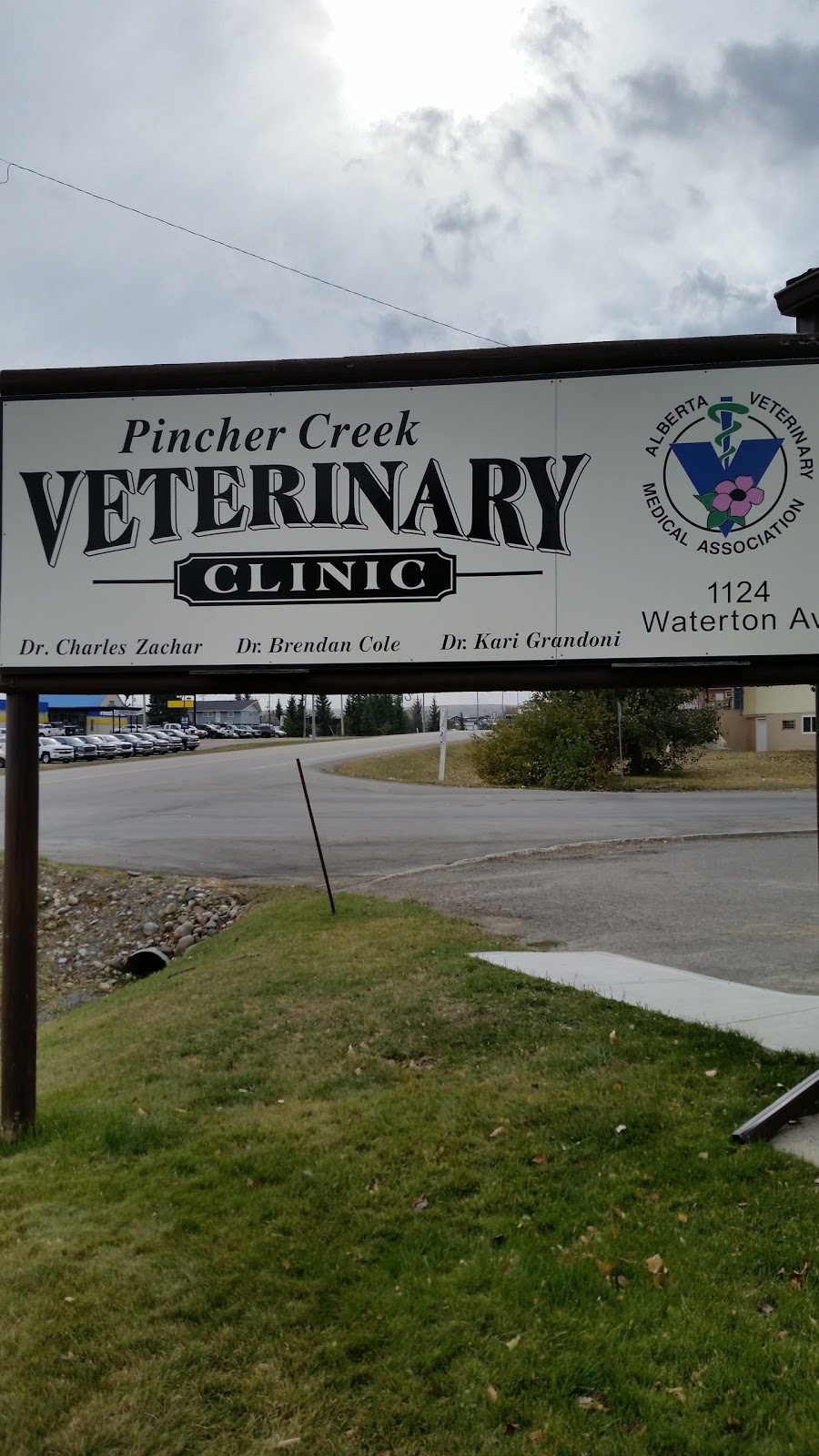 Pincher Creek Veterinary Clinic | 1124 Waterton Ave, Pincher Creek, AB T0K 1W0, Canada | Phone: (403) 627-3900