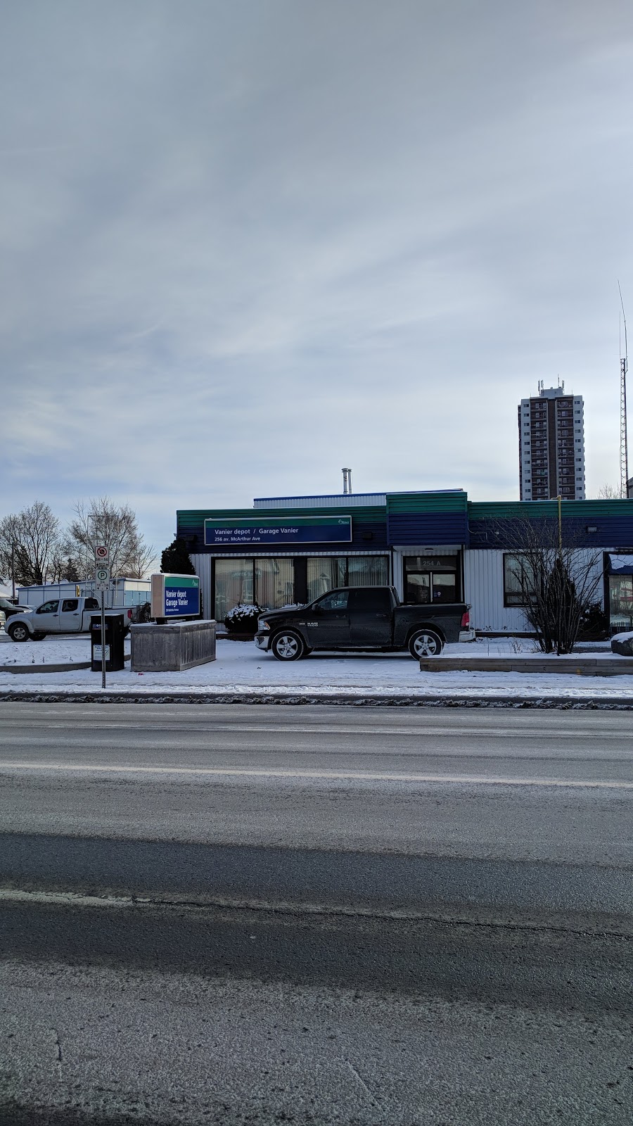 Vanier Depot Garage Ottawa Police | 256 McArthur Ave, Vanier, ON K1L 6P4, Canada