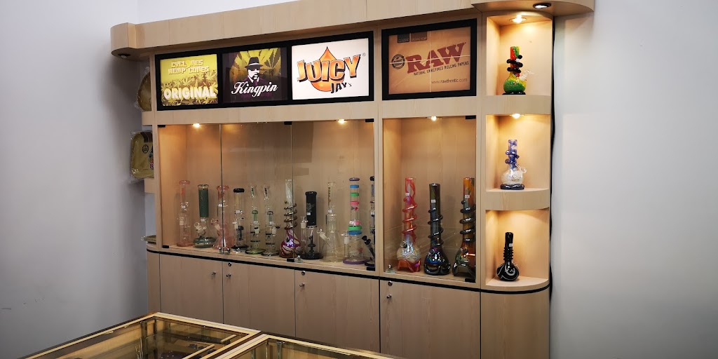 CloudCity Vape Bong & Gifts | 1171 Granville St, Vancouver, BC V6Z 1M1, Canada | Phone: (604) 620-0190