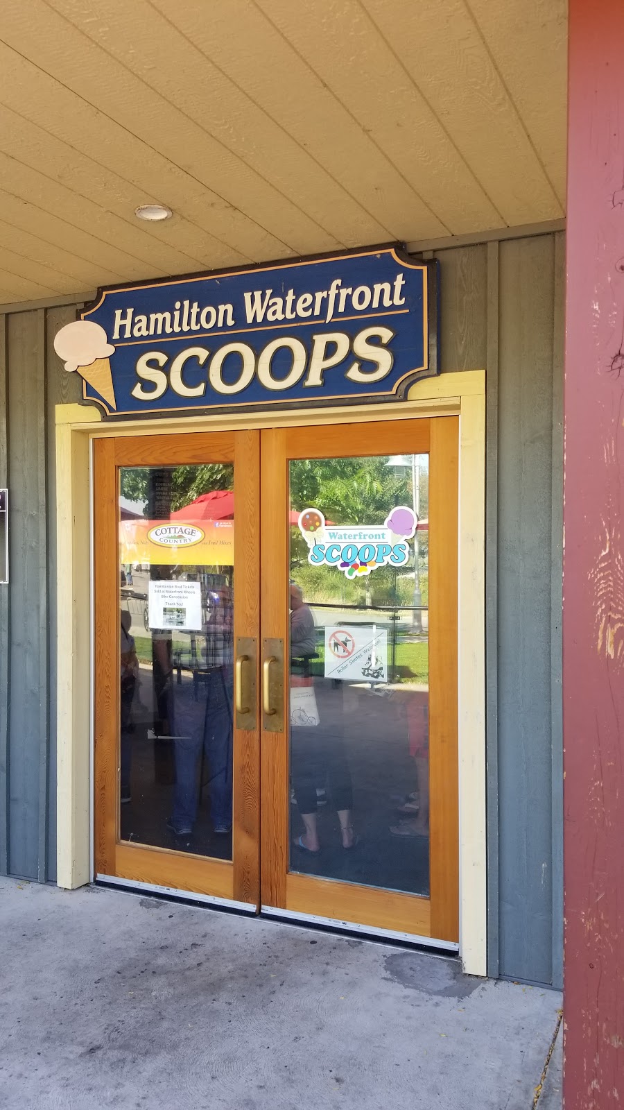 Waterfront Scoops | 47 Discovery Dr, Hamilton, ON L8L 8K4, Canada