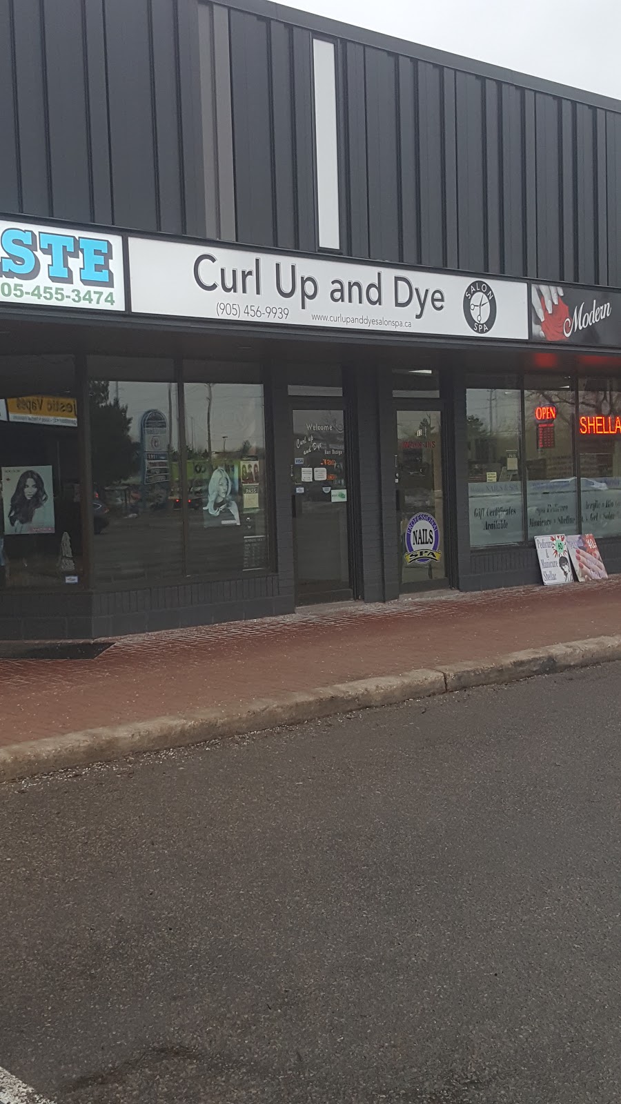 Curl Up & Dye | 4 McLaughlin Rd S, Brampton, ON L6Y 3B2, Canada | Phone: (905) 456-9939
