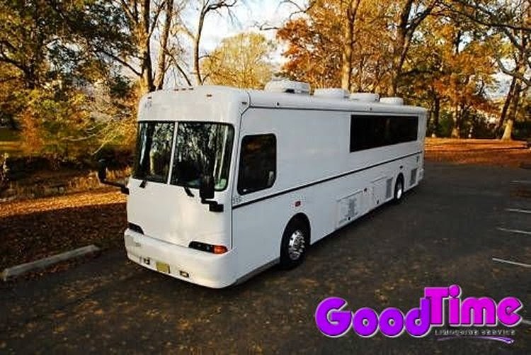 Goodtime Party Bus Limos | 1572 Queen St W, Brampton, ON L6X 0B1, Canada | Phone: (416) 450-2861