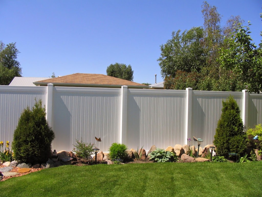 Advantage Vinyl Fencing | 23016, Hwy 14, Sherwood Park, AB T8B 1E4, Canada | Phone: (780) 988-7793