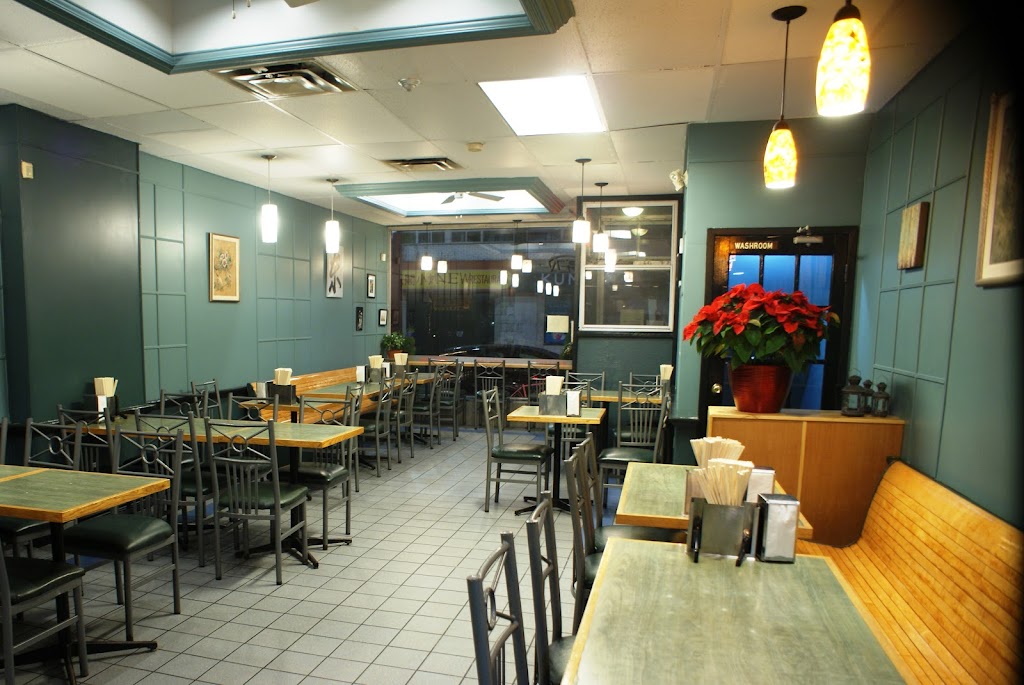 Pho East | 610 Gerrard St E, Toronto, ON M4M 1Y3, Canada | Phone: (647) 349-8868