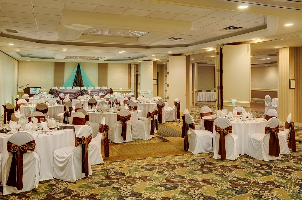 Holiday Inn & Suites Oakville @ Bronte | 2525 Wyecroft Rd, Oakville, ON L6L 6P8, Canada | Phone: (905) 847-1000