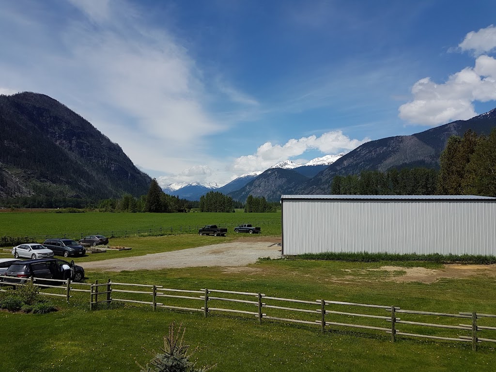 The Barking Frog Lodge | 9130 Pemberton Meadows Rd, RR#1, Pemberton, BC V0N 2L2, Canada | Phone: (604) 894-9466