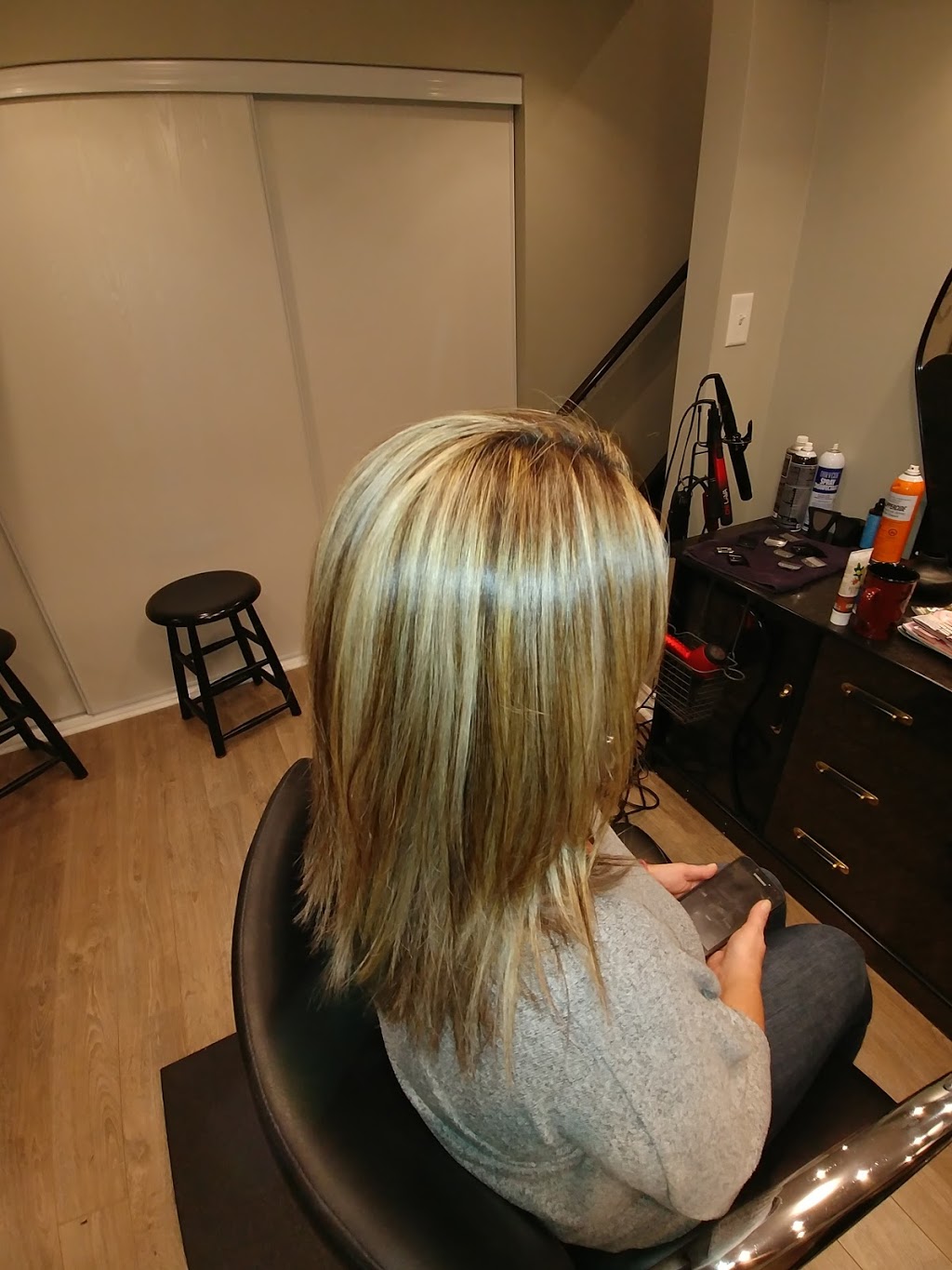 Ms House of Hair | 54 Oak Crescent, Hagersville, ON N0A 1H0, Canada | Phone: (905) 520-9148