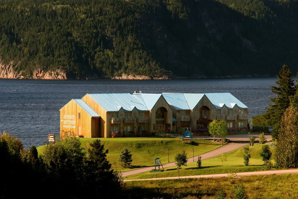 Auberge Des Battures | 6295 Bd de la Grande-Baie-Sud, La Baie, QC G7B 3P6, Canada | Phone: (418) 544-8234