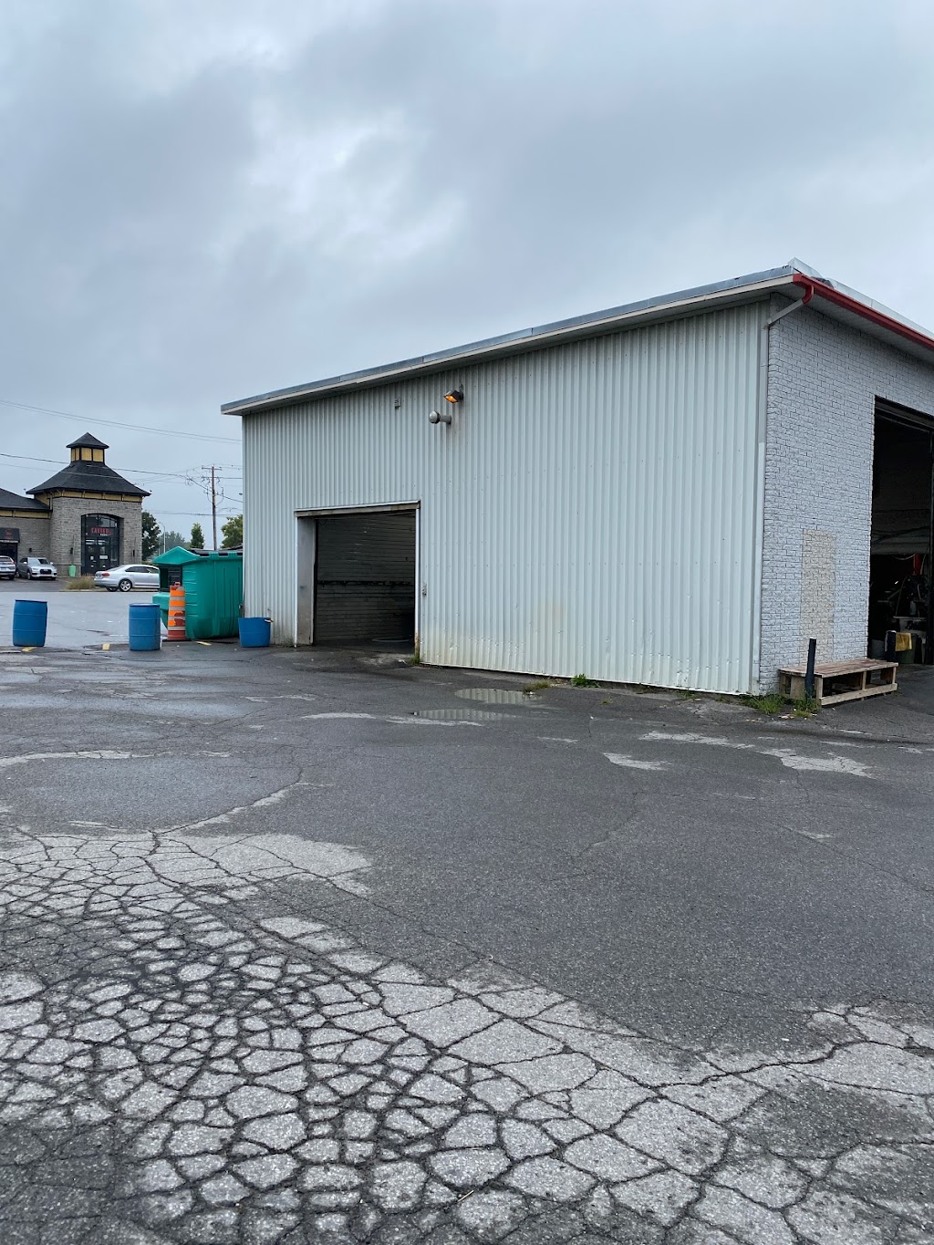 Lave Auto a La Main Bois des filion | 426a Bd Adolphe-Chapleau, Bois-des-Filion, QC J6Z 1J2, Canada | Phone: (450) 328-1250