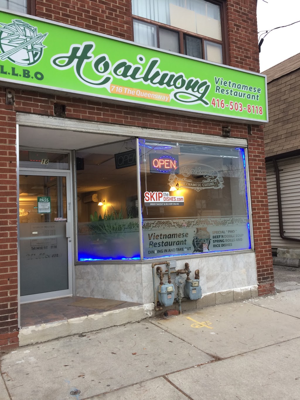 Hoai Huong Restaurant | 716 The Queensway, Etobicoke, ON M8Y 1L3, Canada | Phone: (416) 503-8118